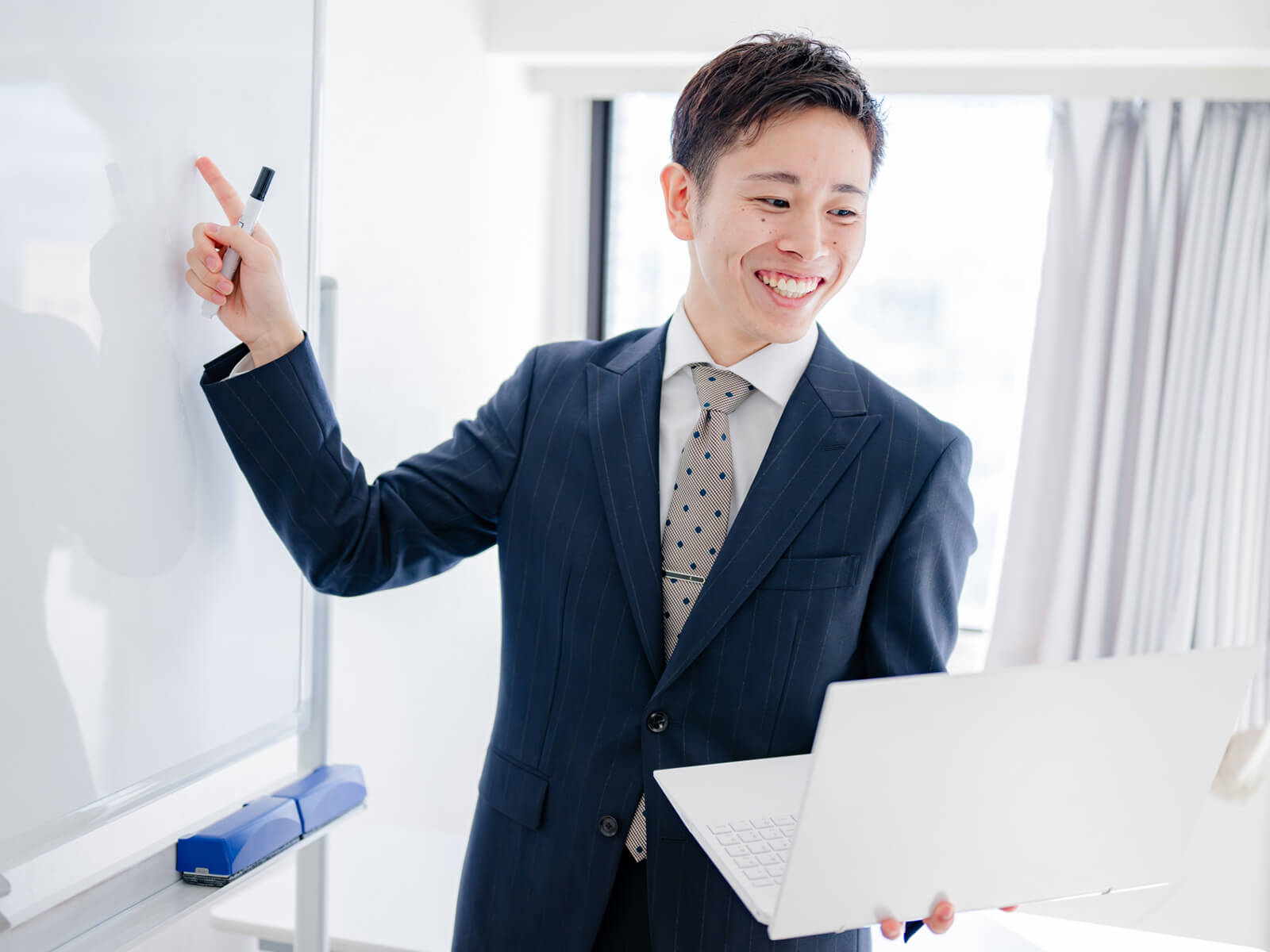 研修する人の画像